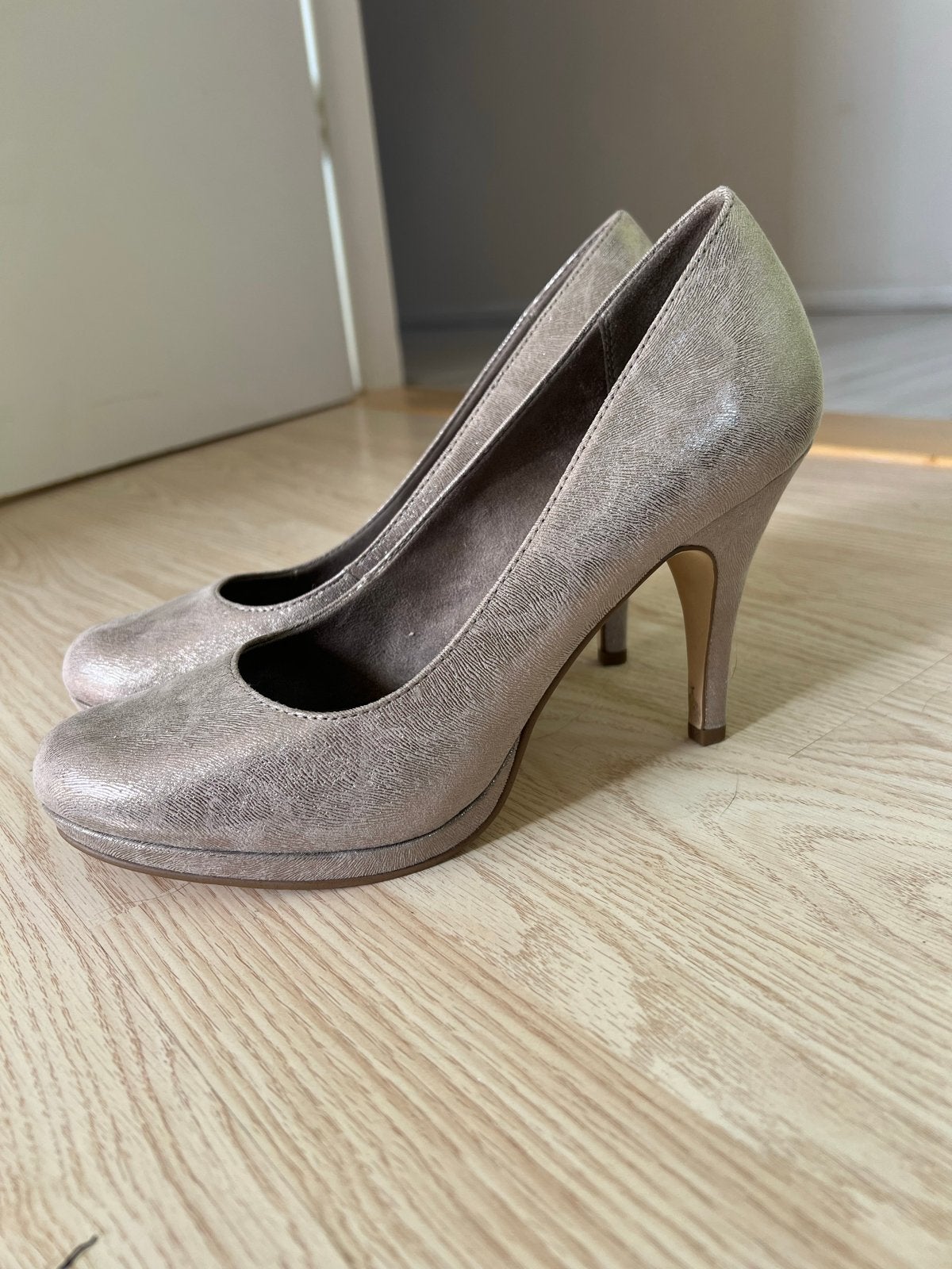 Pumps taupe, Pumps, Overige kleuren, Ophalen of Verzenden, Zo goed als nieuw