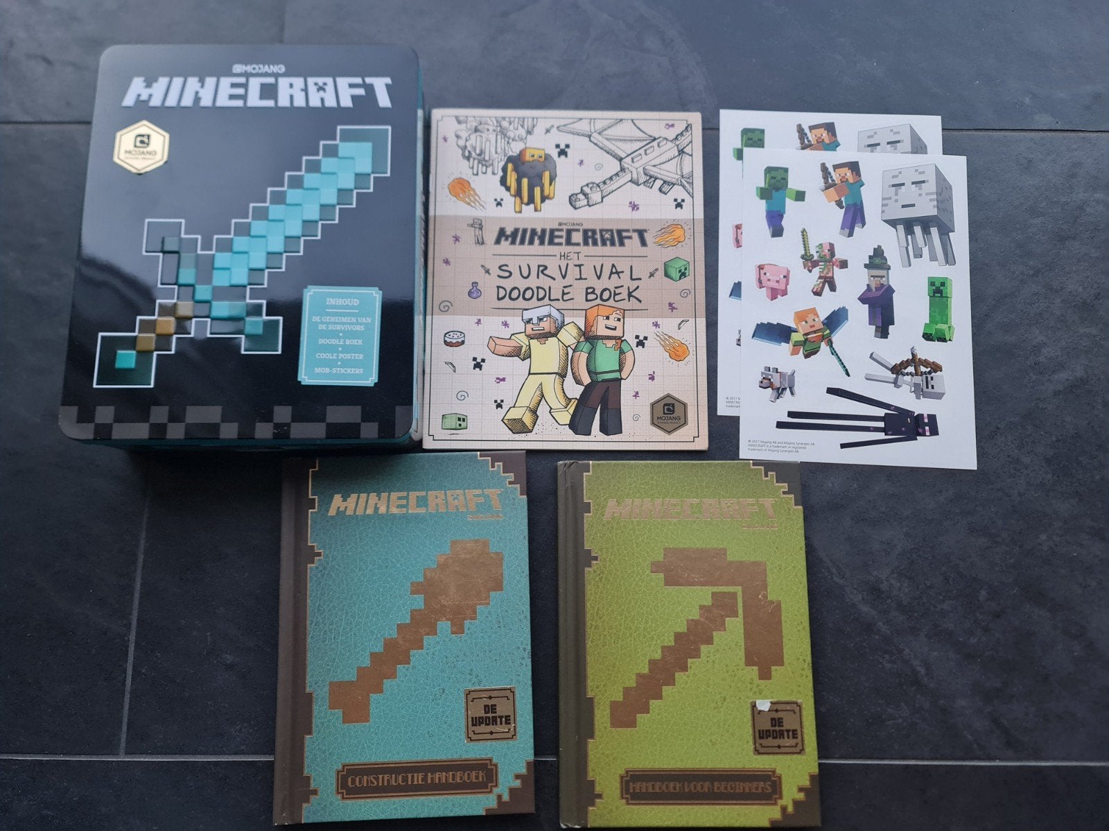 Minecraft bewaarblik met boeken en stickers, Boeken, Ophalen, Zo goed als nieuw, Mojang, Non-fictie