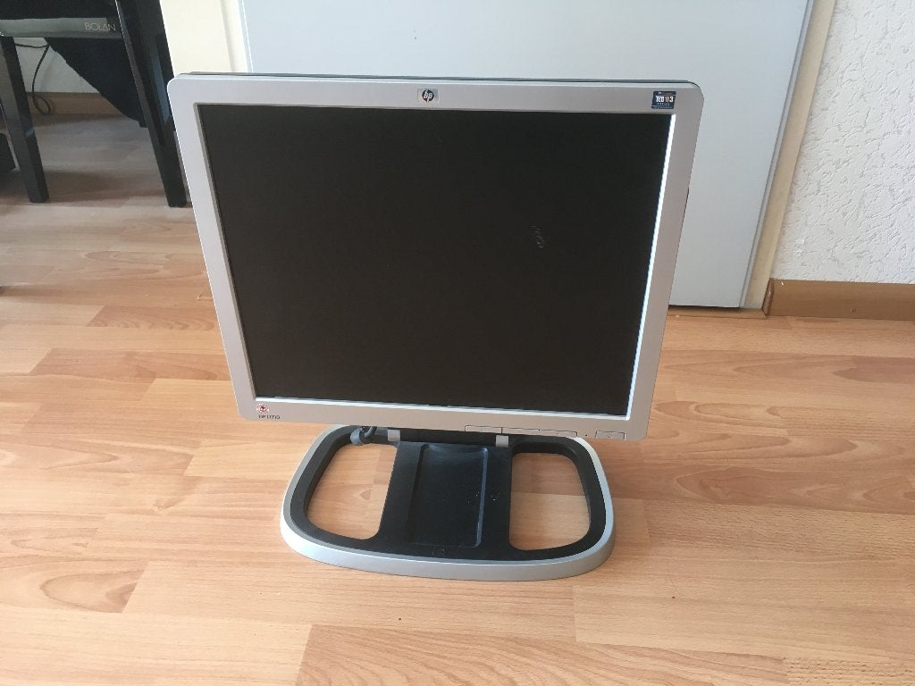 partij van 6 X HP USDT PC's op beugel met monitor 23-7, Computers en Software, Desktop Pc's, Ophalen, Zo goed als nieuw, Met monitor