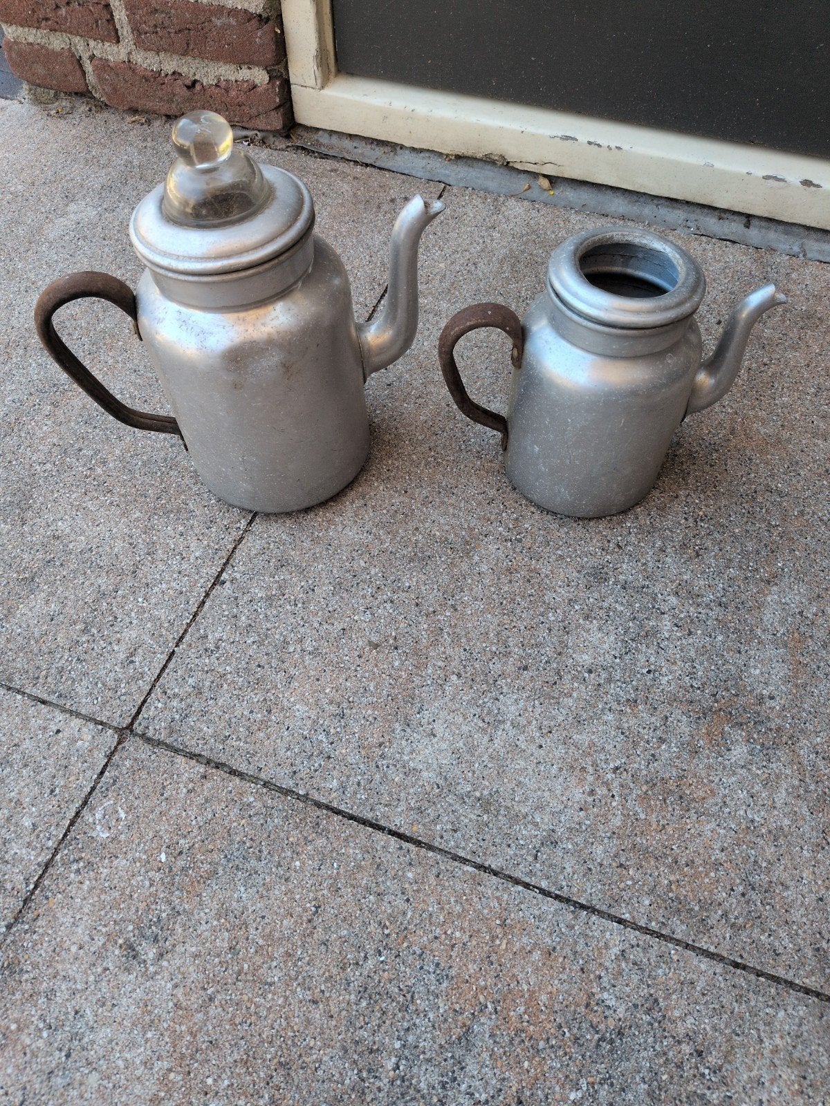 2 aluminium koffiepotten., Antiek en Kunst, Ophalen