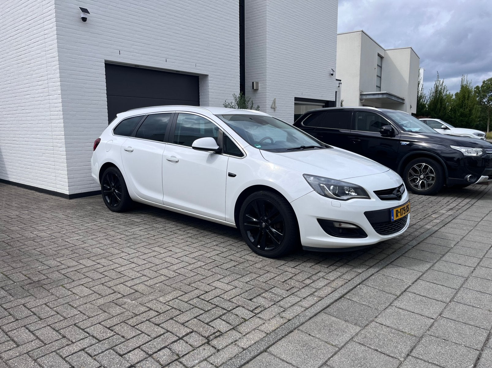 Opel Astra Sports Tourer 1.4 Turbo | Leer | Xenon | Navi |, Auto's, Voorwielaandrijving, 4 cilinders, 1337 kg, Wit