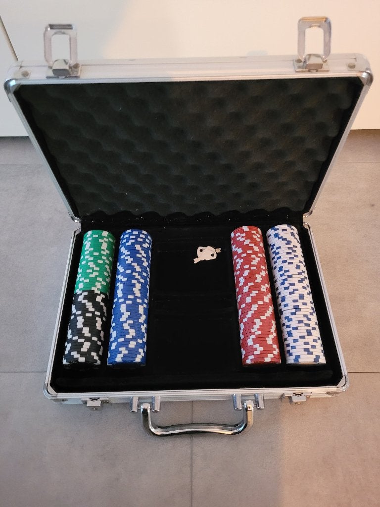 Pokersets 3stuks. Texas Hold'em. Koffer. Blik, Vijf spelers of meer, Ophalen of Verzenden, Zo goed als nieuw
