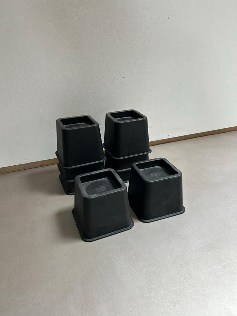 Set van 8 zwarte bedverhogers/meubelverhogers, Ophalen of Verzenden, Gebruikt
