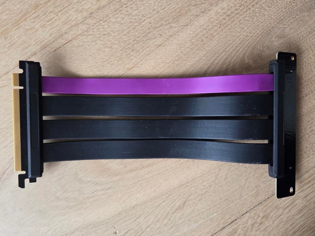 Cooler Master PCIe Riser Kabel 200mm, Computers en Software, Pc- en Netwerkkabels, Zo goed als nieuw, Ophalen of Verzenden