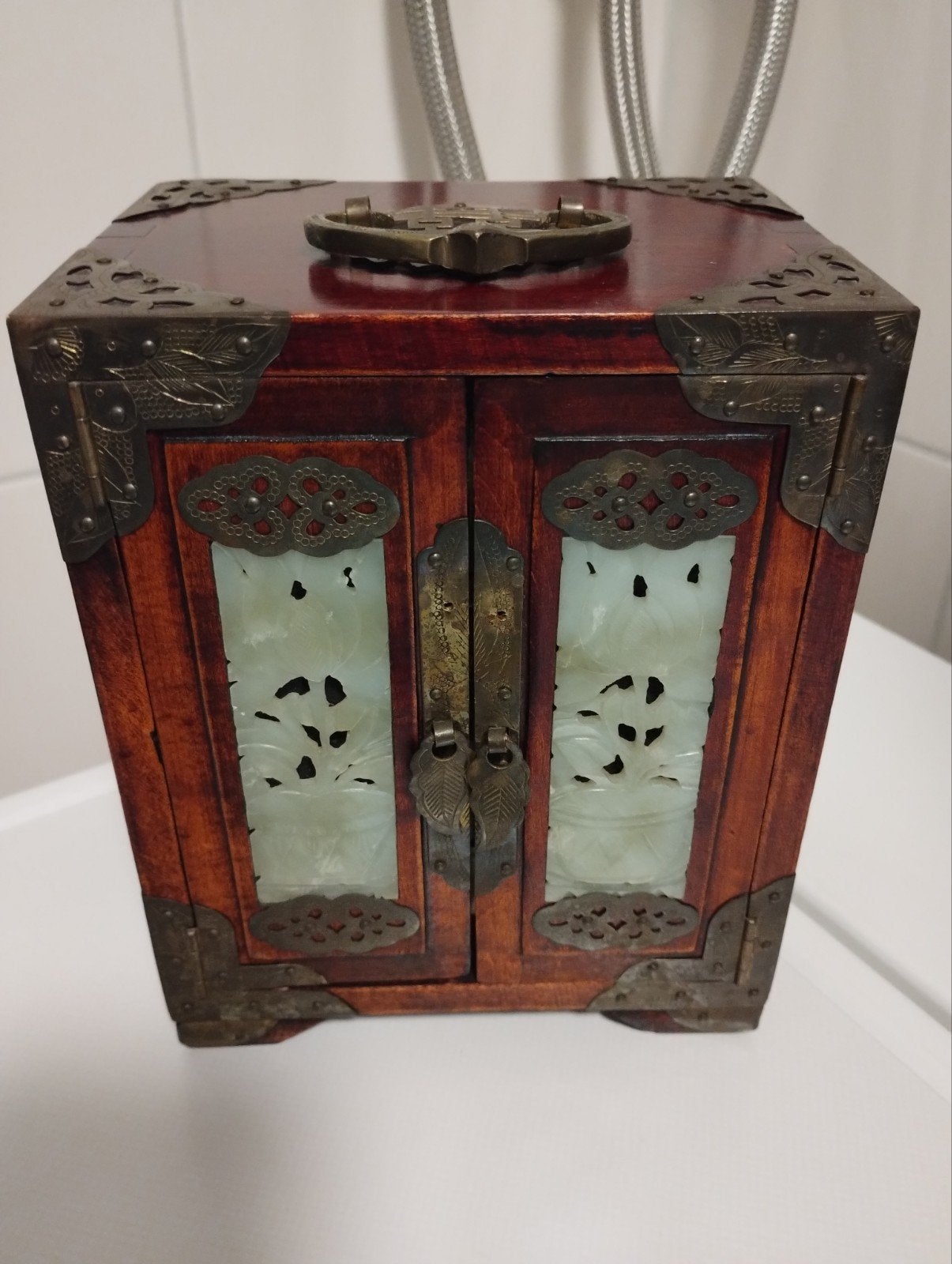 Oud chinees pallisander hout juwelenkist met jade en messing, Ophalen of Verzenden