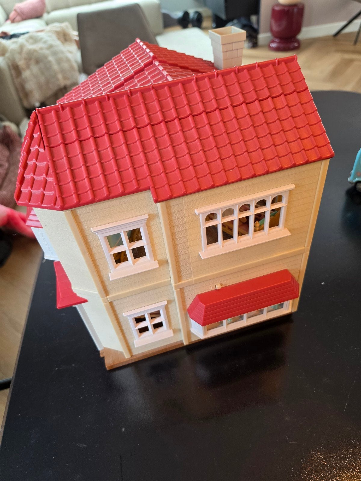 Sylvanian families huis bus poppetjes en inrichting, Ophalen of Verzenden, Zo goed als nieuw, Poppenhuis