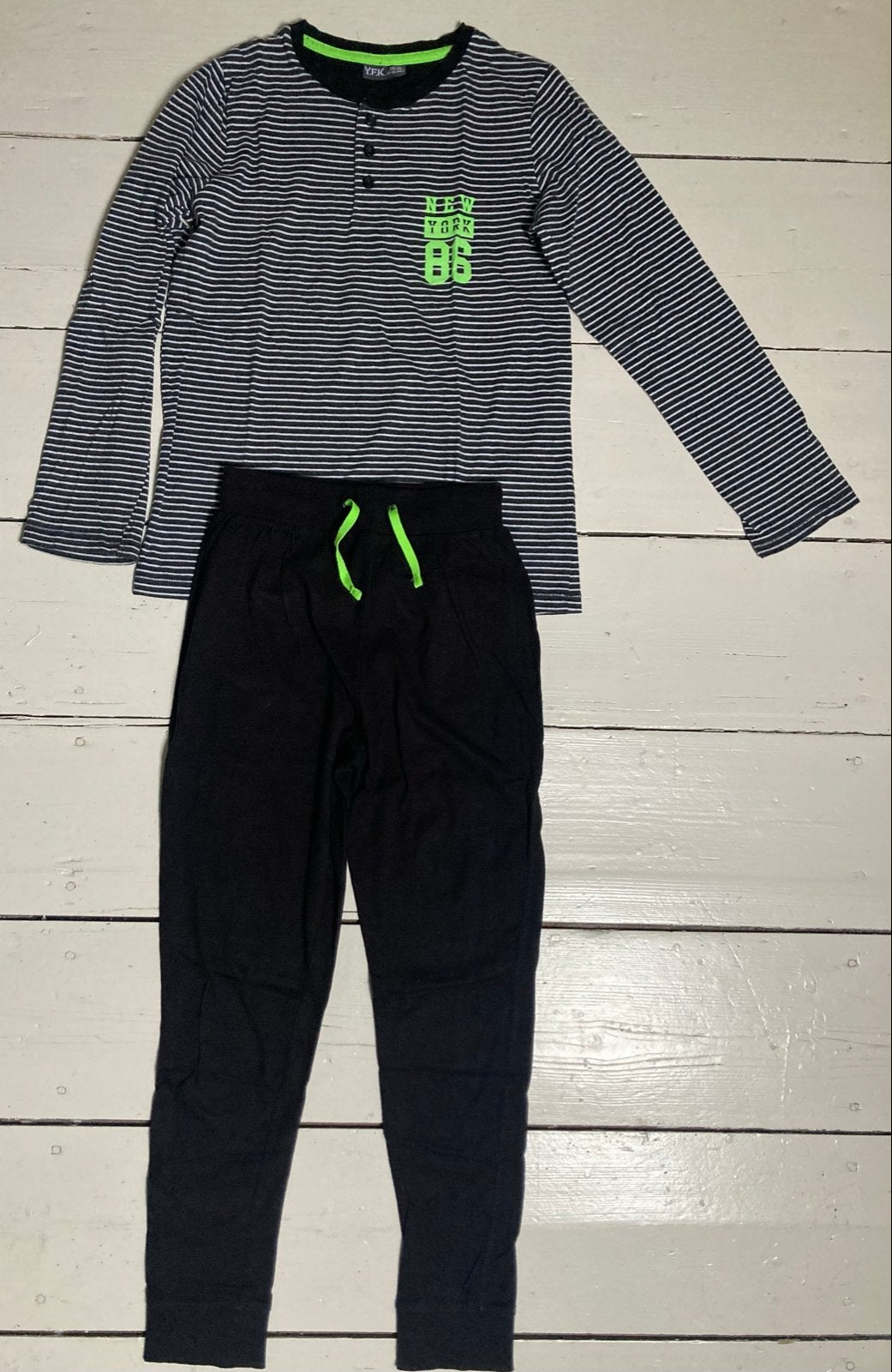 Pyjama Set Jongens maat 146/152, Ophalen of Verzenden, Zo goed als nieuw, Jongen, Nacht- of Onderkleding