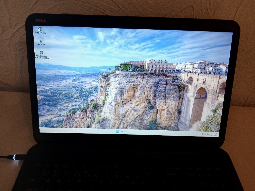 AANBIEDING Laptop Dell Inspiron, 17 inch,12gb RAM, Office, 256 GB, Met videokaart, Qwerty, Minder dan 2 Ghz