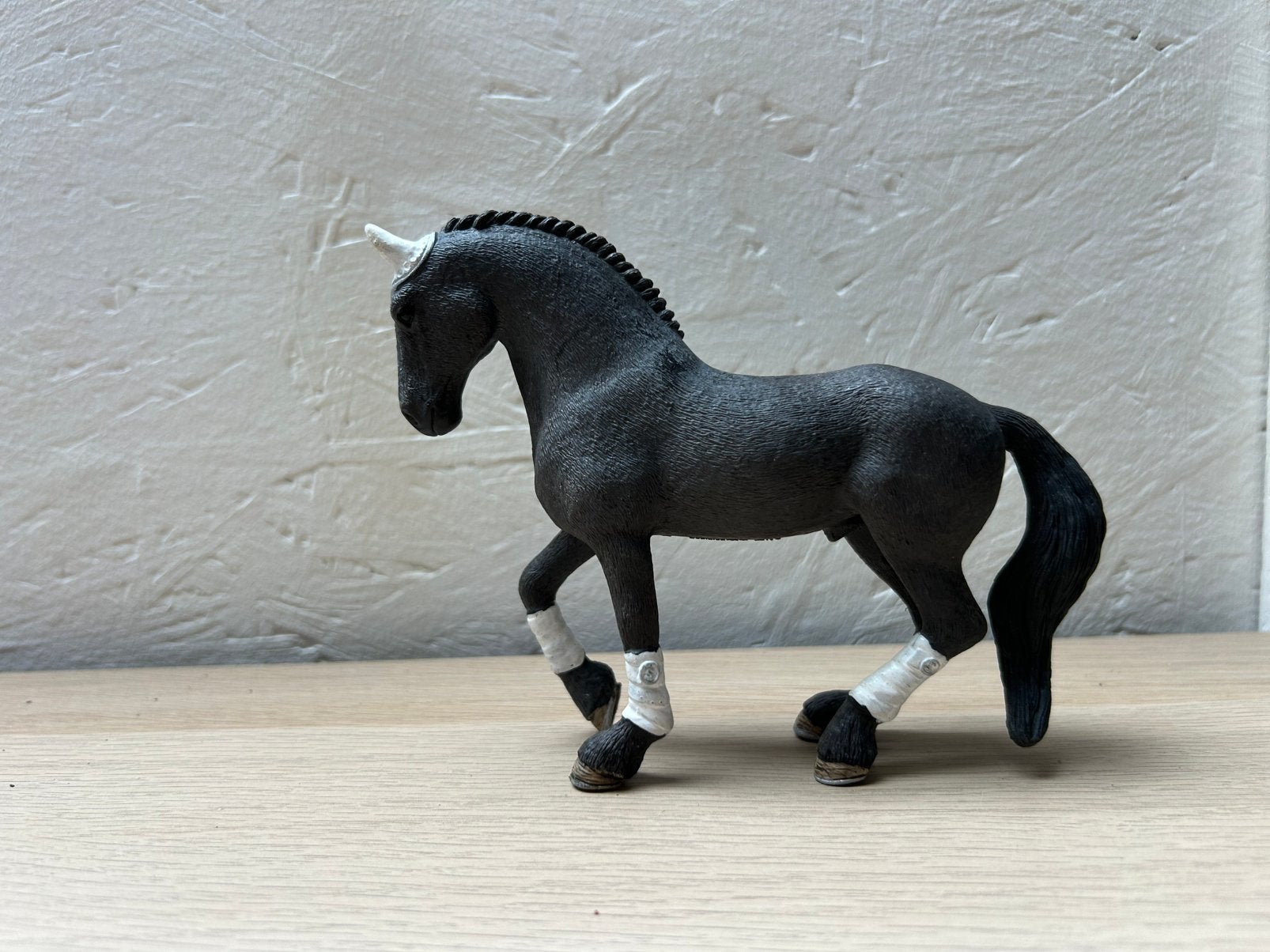 Schleich dressuur fries, Verzamelen, Dierenverzamelingen, Ophalen of Verzenden, Zo goed als nieuw, Paard, Beeldje of Figuurtje