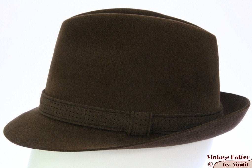 Vintage Gleufhoed Wegener bruin 56 ZGAN gratis verzenden NL, Wegener, Hoed, Ophalen of Verzenden, 57 cm (M, 7⅛ inch) of minder