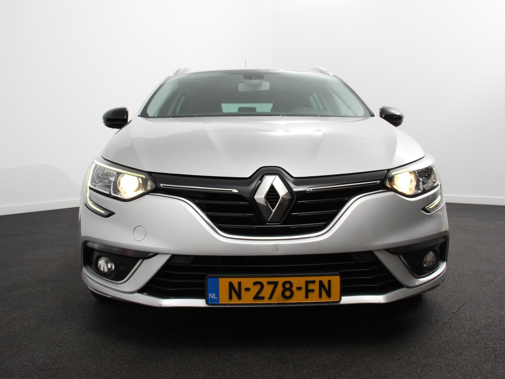 Renault Mégane Estate 1.3 TCe 140pk Automaat Limited Naviga, Parkeersensor, Stof, Gebruikt, 4 cilinders