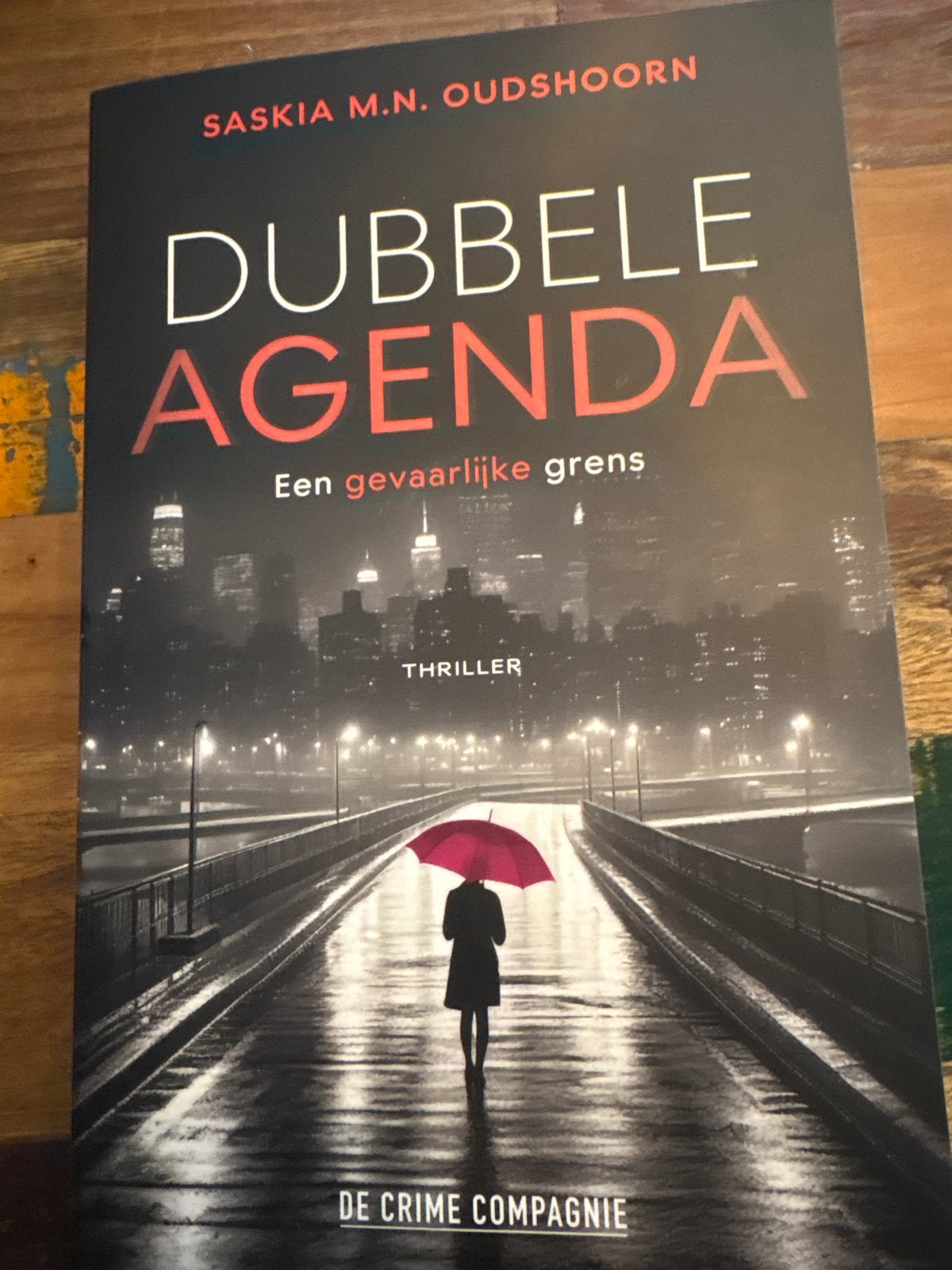 Dubbele Agenda - Saskia M.N. Oudshoorn (Thriller), Ophalen of Verzenden, Zo goed als nieuw, Nederland