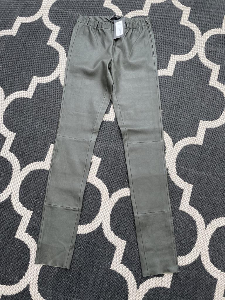 Groen leren stretch broek Arma ** van 599,95 voor 199,95, Kleding | Dames, Maat 38/40 (M), Verzenden, Arma, Nieuw
