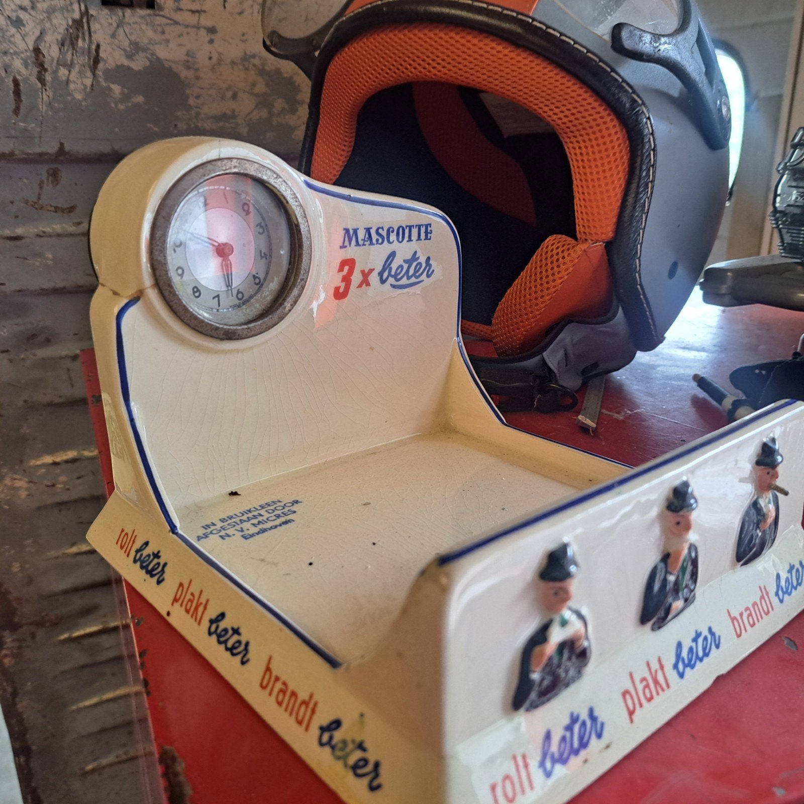 Mascotte vloeitjes porseleinen reclame-asbak klokje, Ophalen