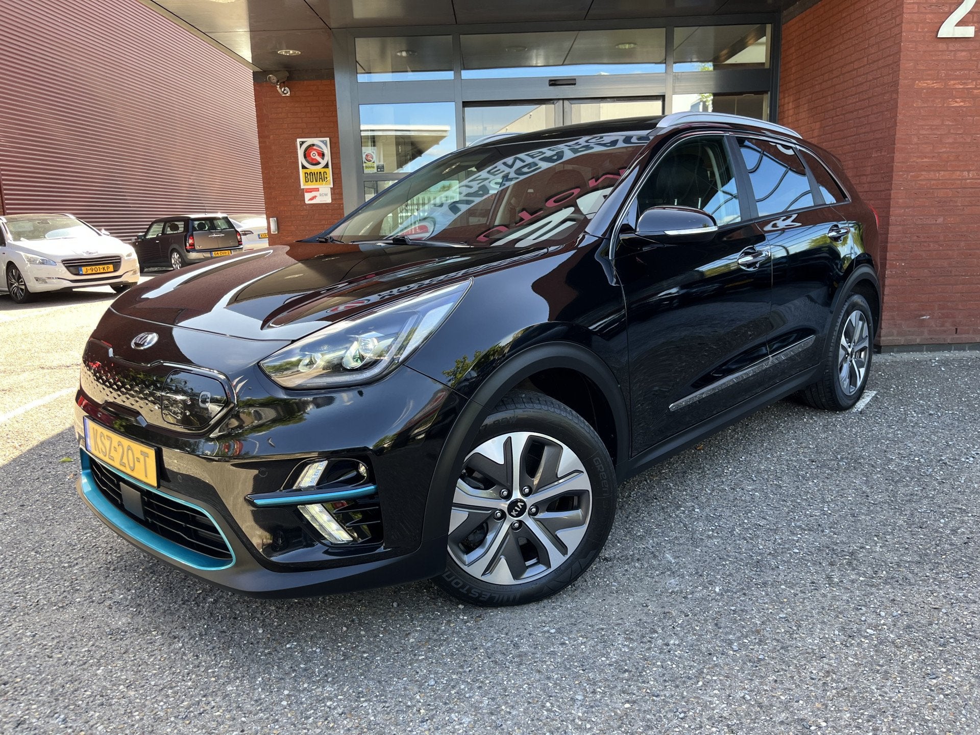 Foto 2 van Kia e-Niro ExecutiveLine 64.8 kWh 94%SOH // SCHUIF-KANTELDAK