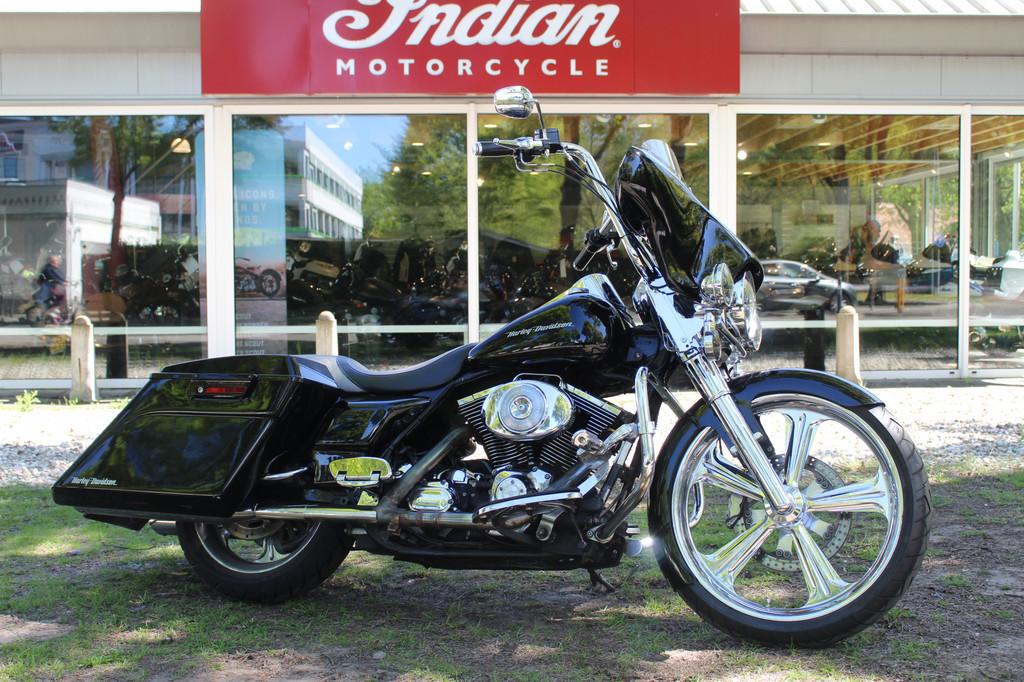 Harley-Davidson Road King FLHRC Road-King Classic bagger sty