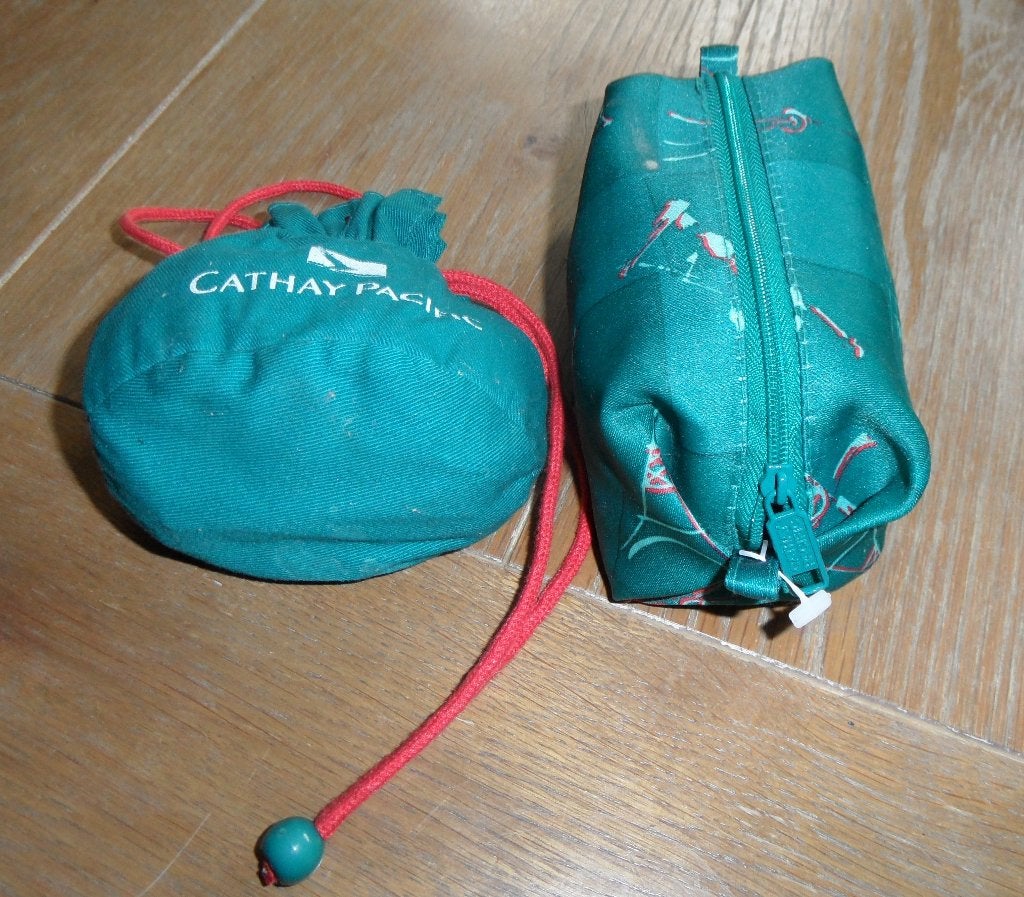 2x amenity kit (verzorgingsset) van Cathay Pacific, Verzamelen, Ophalen of Verzenden, Nieuw, Overige typen