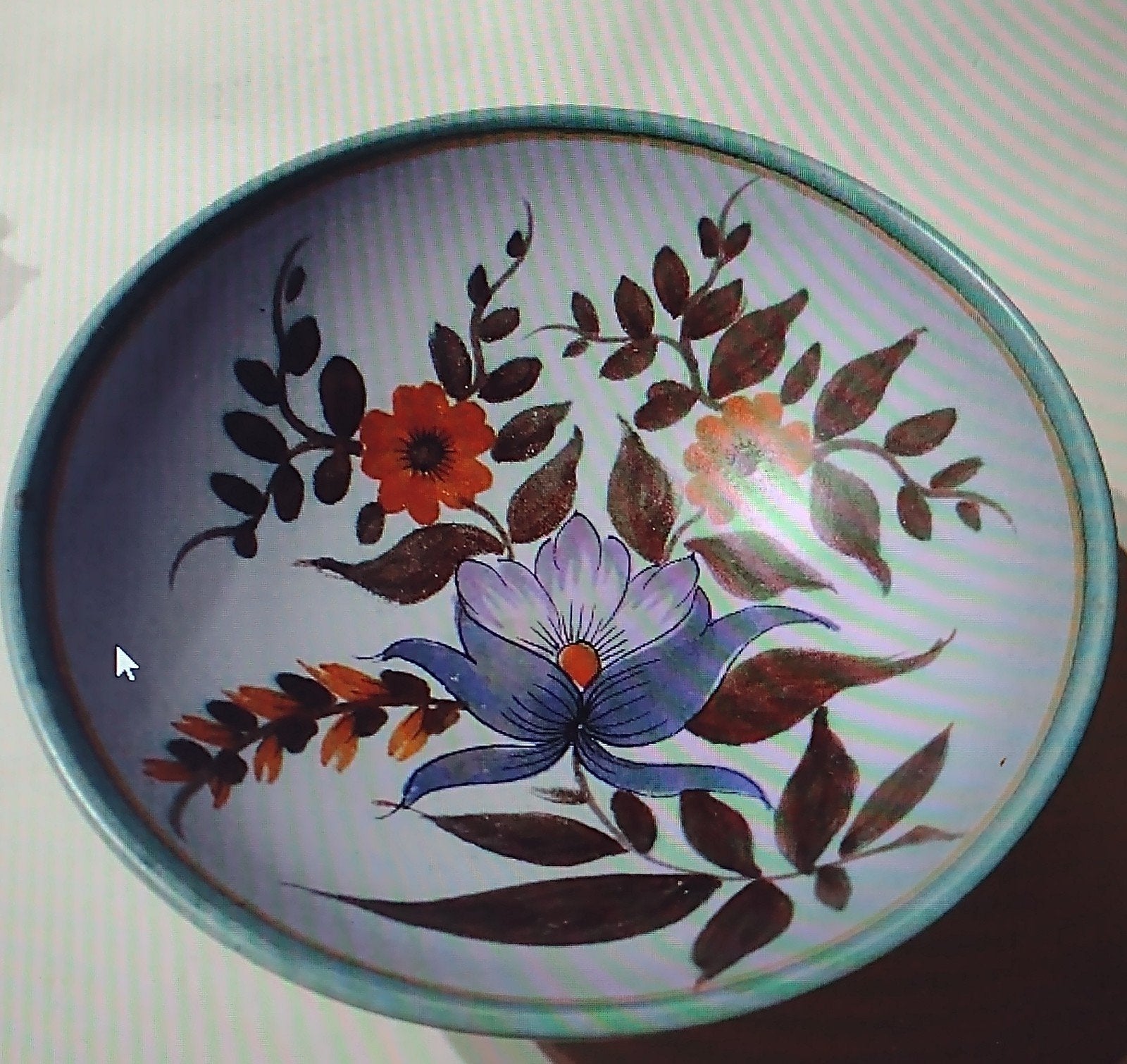 Flora Gouda schaal op voet type Iris 1610 - plateel, Antiek en Kunst, Antiek | Keramiek en Aardewerk, Ophalen