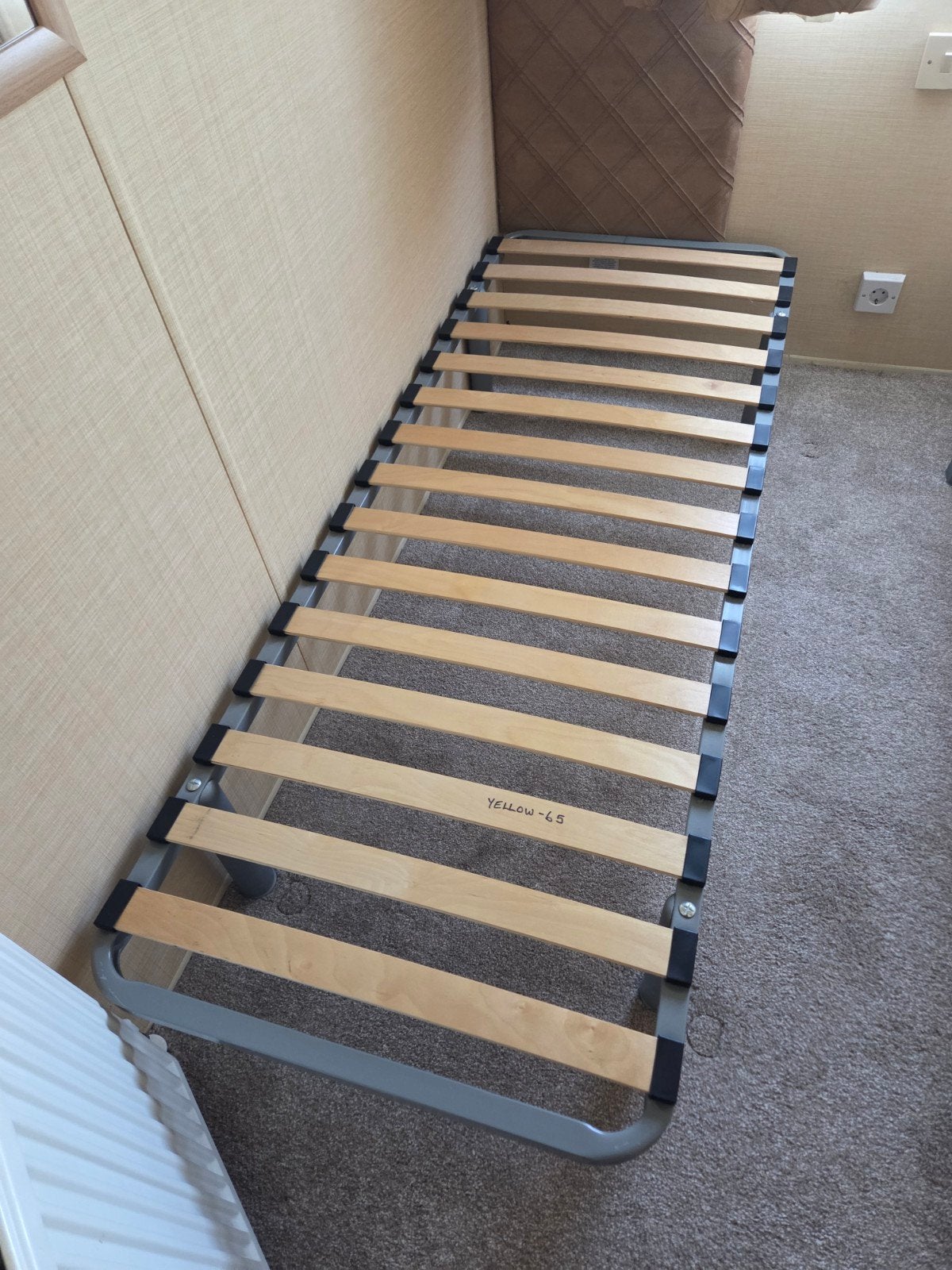 1 persoons bed 180x68x32 (2 stuks), Ophalen, 190 cm of minder, Zo goed als nieuw, Metaal