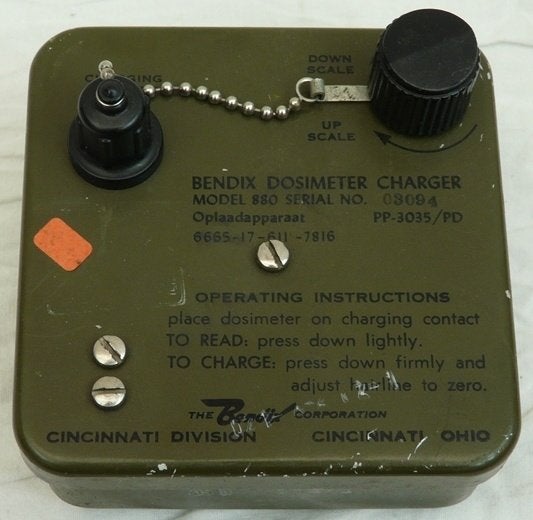 Dosimeter Charger / Oplader, Bendix Model 880, KL, 1960s.(2), Ophalen of Verzenden, Landmacht, Nederland, Overige typen