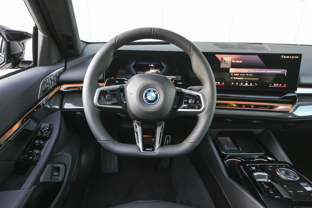 BMW i5 eDrive40 M Sport / Panoramadak / Bowers & Wilkins / A, Automaat, 2095 kg, Achterwielaandrijving, Met garantie (alle)