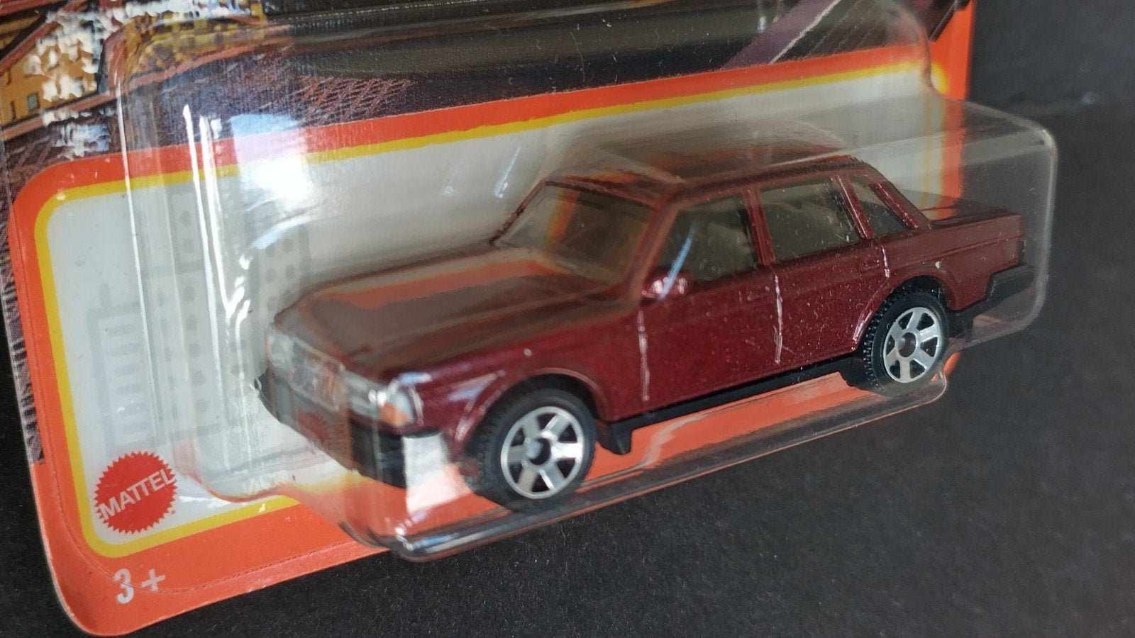 Volvo 240 1986 1:64 Matchbox Pol, Hobby en Vrije tijd, Modelauto's | Overige schalen, 1186 MJ 1 NL, Verzenden, Nieuw, Mattel