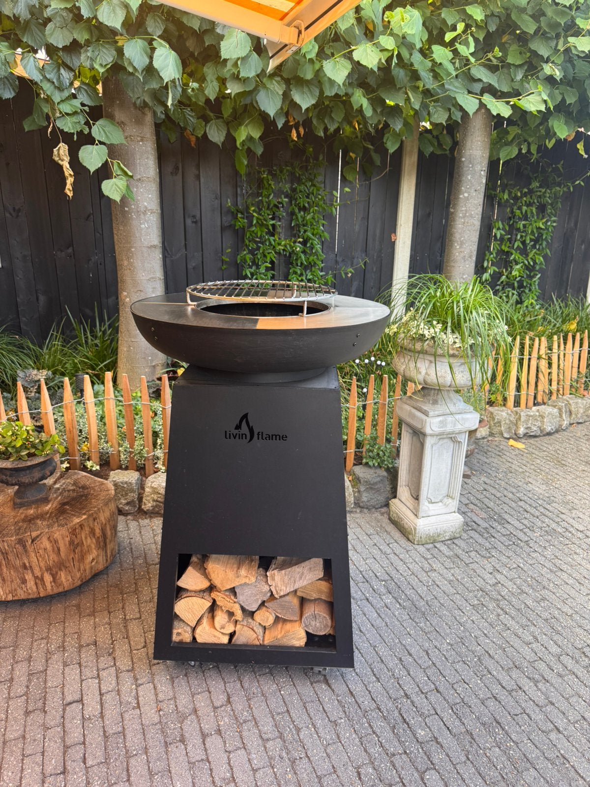 Livin’ Flame bbq tuinhaard grillplaat plancha, Ophalen, Zo goed als nieuw, Houtskool
