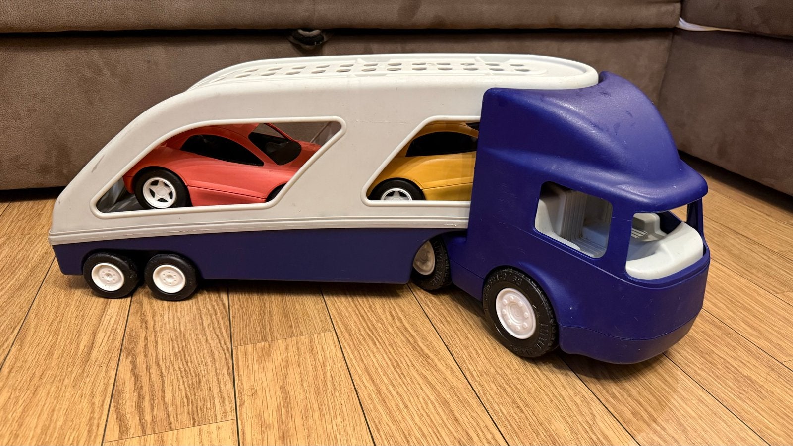 Grote speelgoed autotransporter met 2 auto's, Kinderen en Baby's, Speelgoed | Speelgoedvoertuigen, Ophalen of Verzenden, Zo goed als nieuw