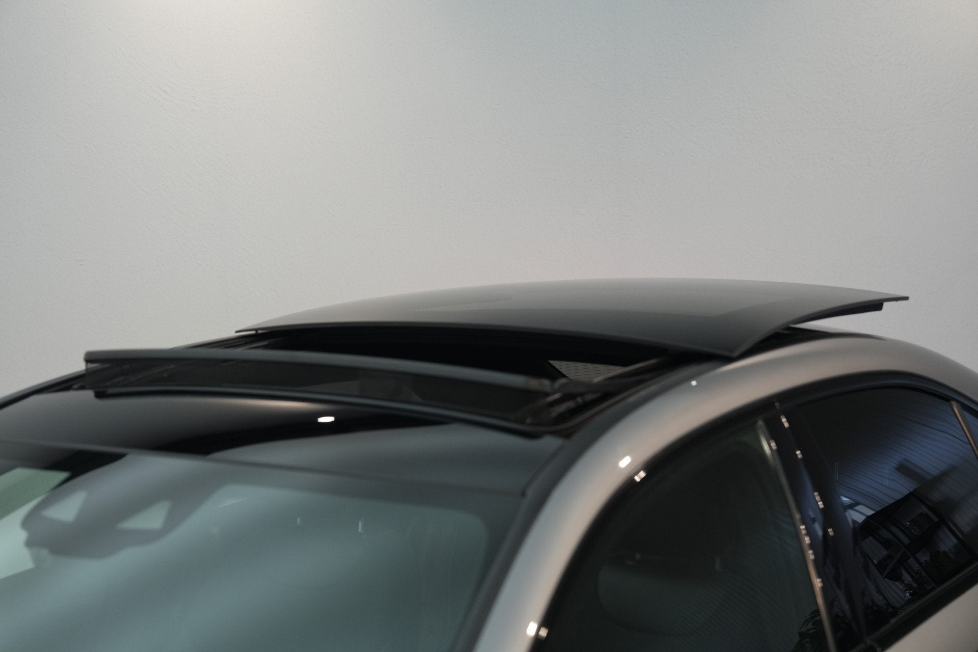 Mercedes-Benz A-Klasse 250 e AMG Limousine ✅ PANO ✅ ADAP, Gebruikt, Zwart, 4 cilinders, Bedrijf