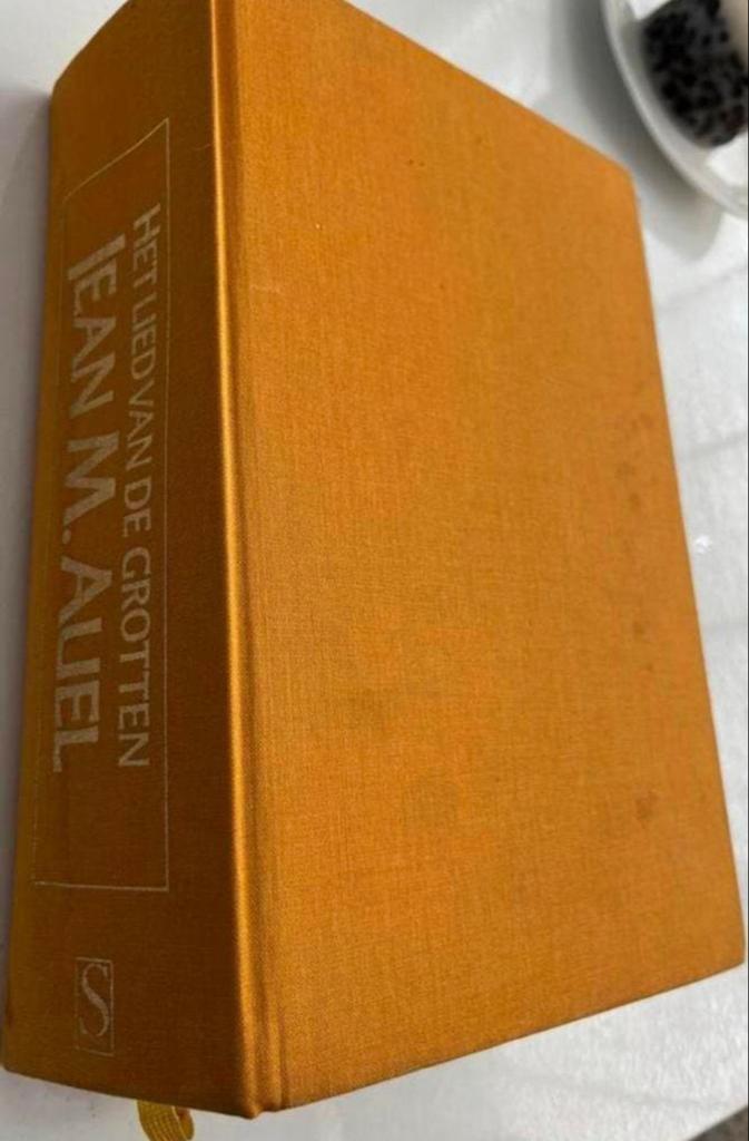 Het Lied van de Grotten - Jean M. Auel (De Aardkinderen 6), Ophalen of Verzenden, Gelezen