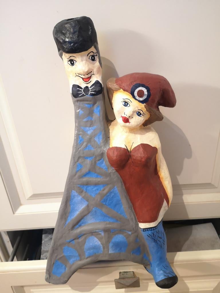 Unieke papier-maché sculptuur: Parijs liefdespaar, Ophalen of Verzenden