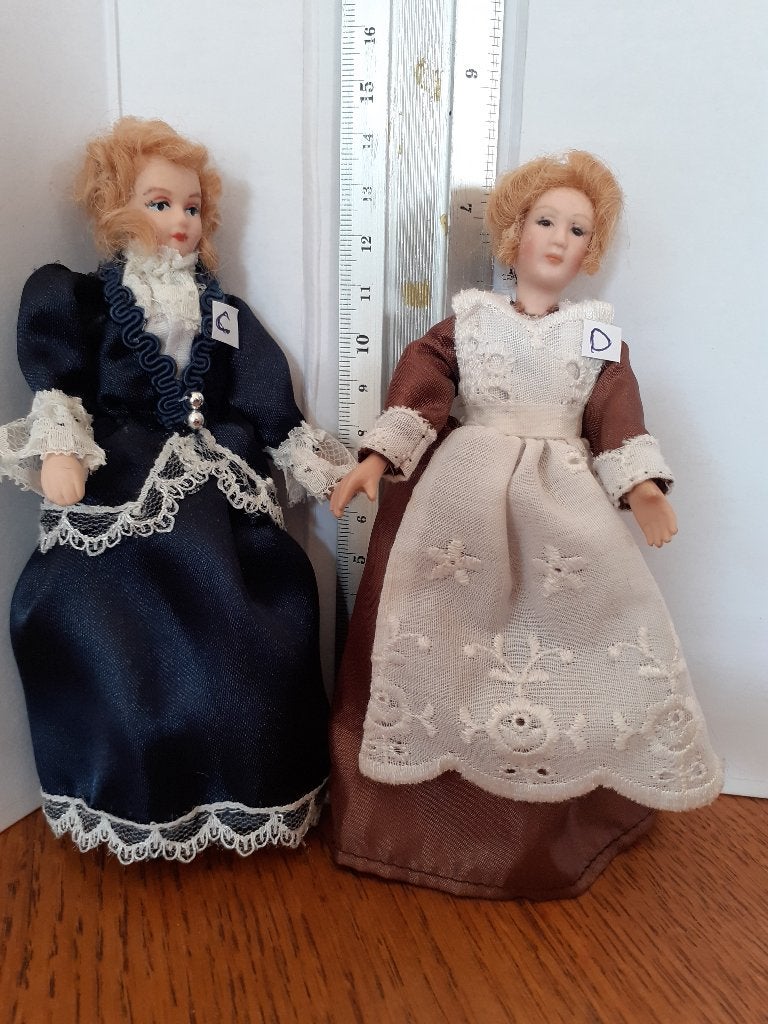 popjes handgekleed ....mohair haar ... nog nieuw, Ophalen of Verzenden, Nieuw, Poppenhuis