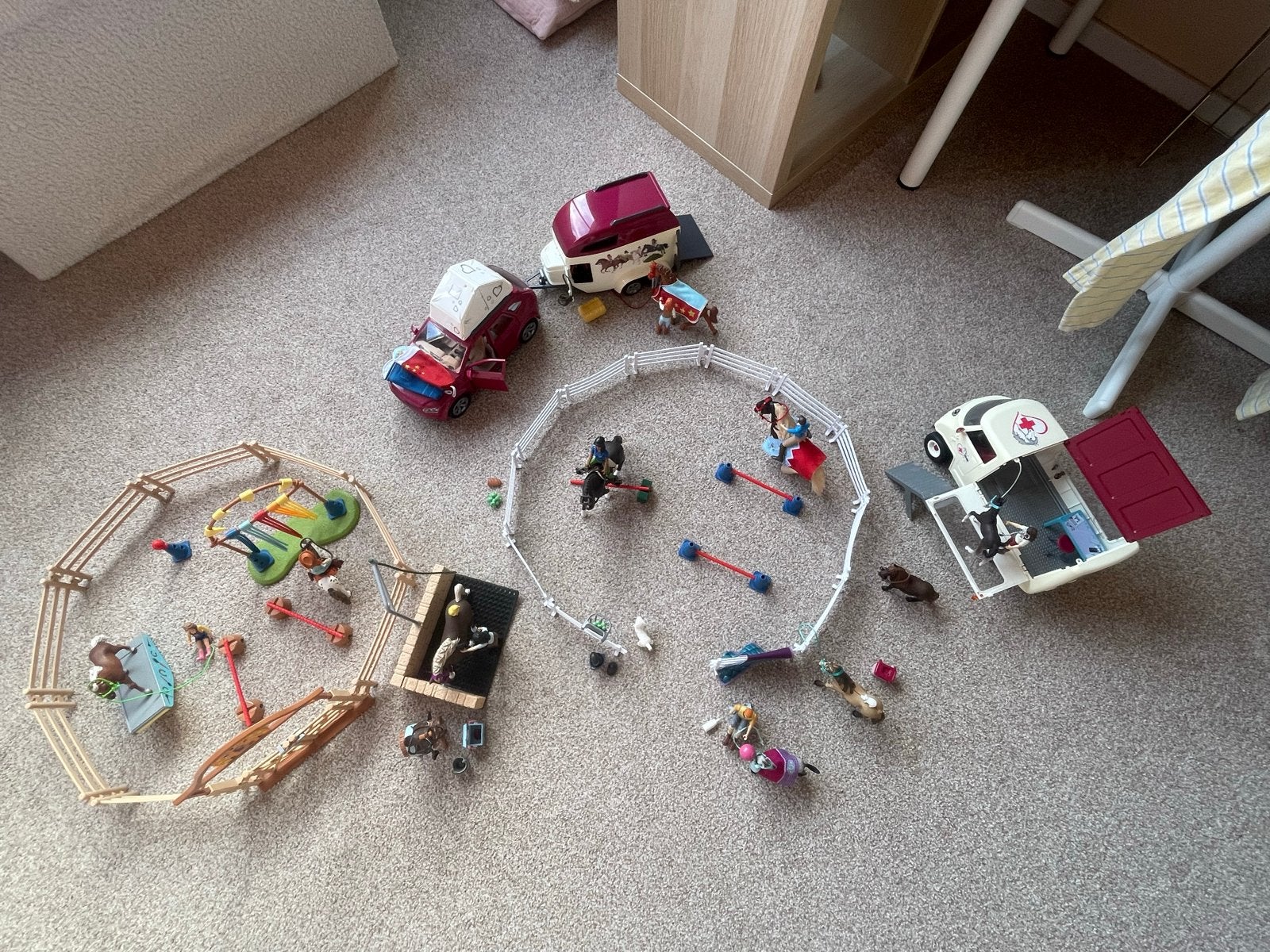Grote Schleich paardenset met auto, trailer en accessoires, Ophalen of Verzenden, Gebruikt