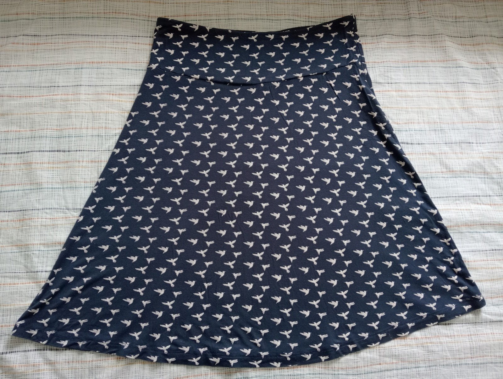Donkerblauwe klokrok met vogeltjesmotief - Maat S, Kleding | Dames, Ophalen of Verzenden, Zo goed als nieuw, Blauw