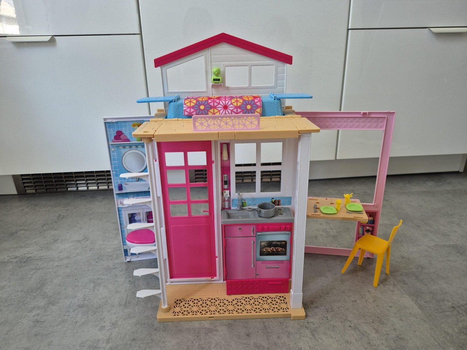 Barbiehuis - Compact en Draagbaar Speelplezier, Kinderen en Baby's, Ophalen of Verzenden, Zo goed als nieuw, Toebehoren