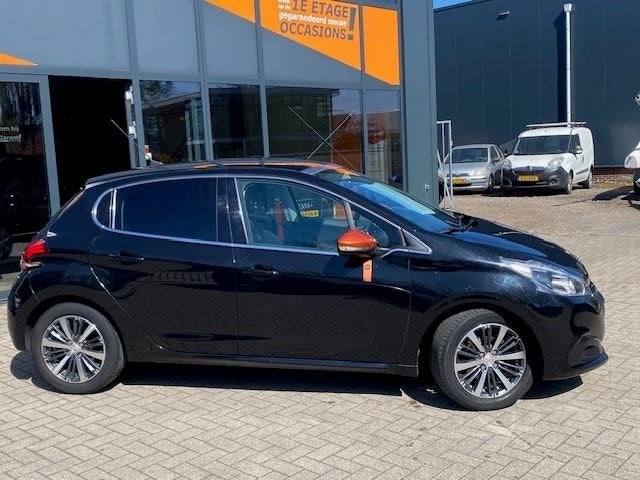 Peugeot 208 1.2 PureTech Roland Garros/panorama/pdc/navi/5 d, Auto's, Peugeot, Voorwielaandrijving, Leder en Stof, Origineel Nederlands