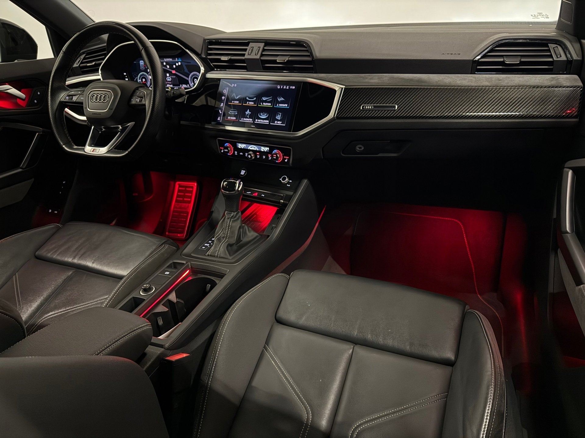 Audi Q3 Sportback 45 TFSI e RSQ3 ACC Pano 360 Sonos Memory S, Gebruikt, Zwart, Hybride Elektrisch/Benzine, Zilver of Grijs