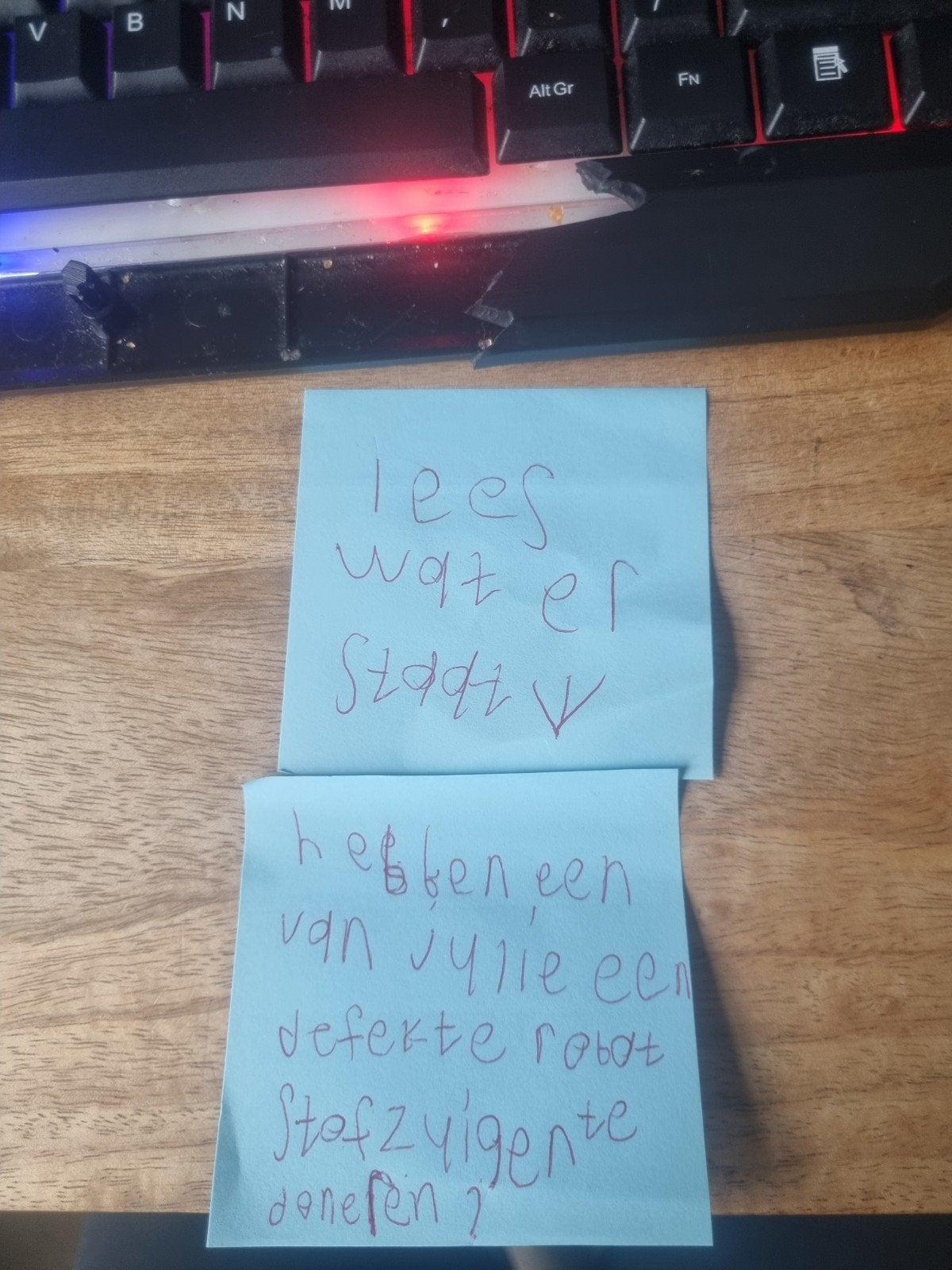 heb iemand een robotstofzuiger te doneren maakt niet uit als, Ophalen of Verzenden, Niet werkend, Robotstofzuiger