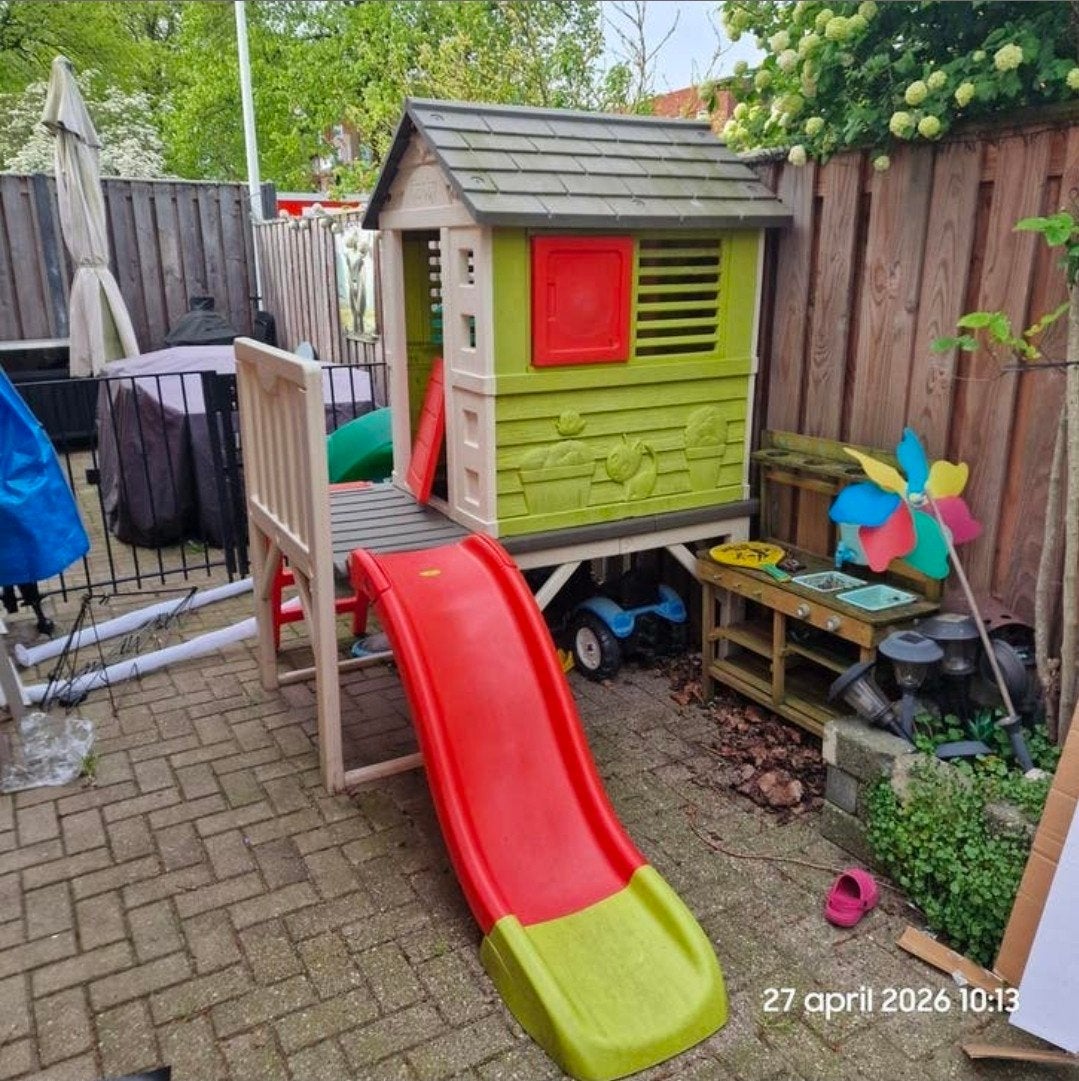 Smoby speelhuisje op glijbaan met waterslangaansluiting, Kinderen en Baby's, Speelgoed | Buiten | Speelhuisjes, Ophalen of Verzenden