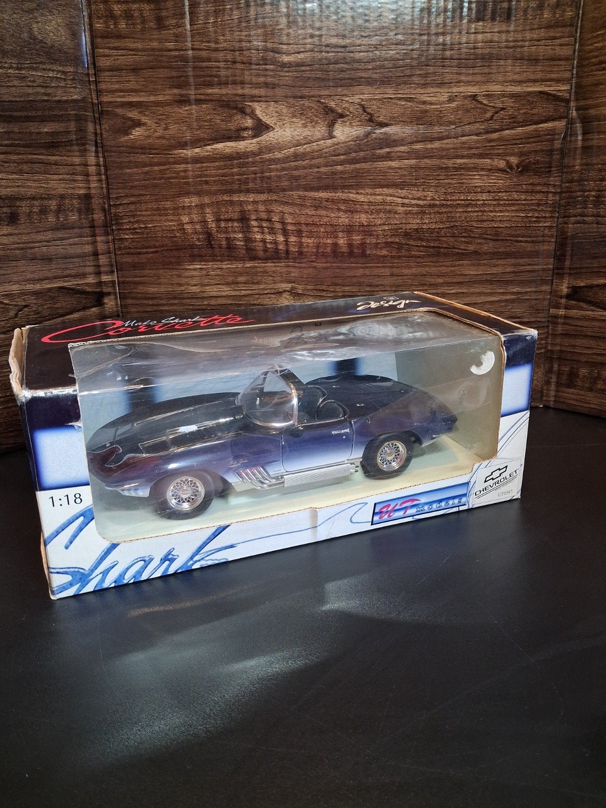 Ut models - mako shark Corvette, Hobby en Vrije tijd, Modelauto's | 1:18, Zo goed als nieuw, Auto, UT Models, Ophalen of Verzenden