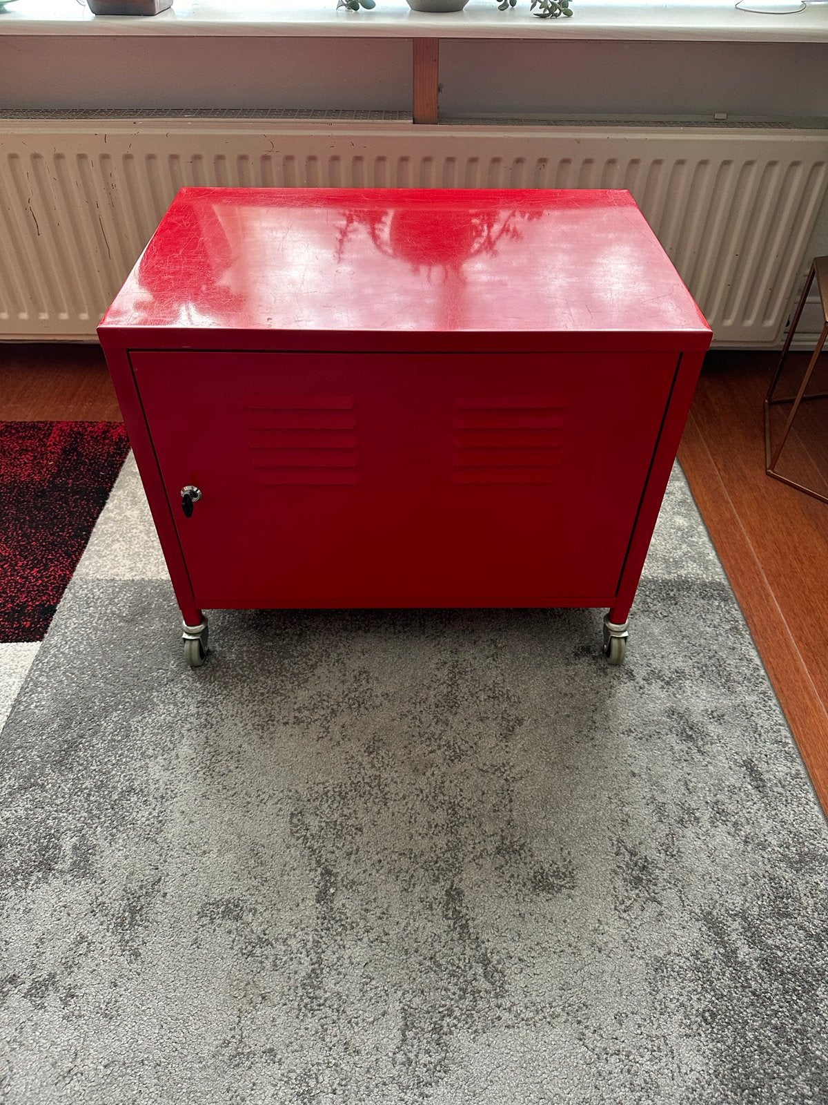 Ikea Rood metalen kastje op wielen - 50x60x40cm, Ophalen, Gebruikt