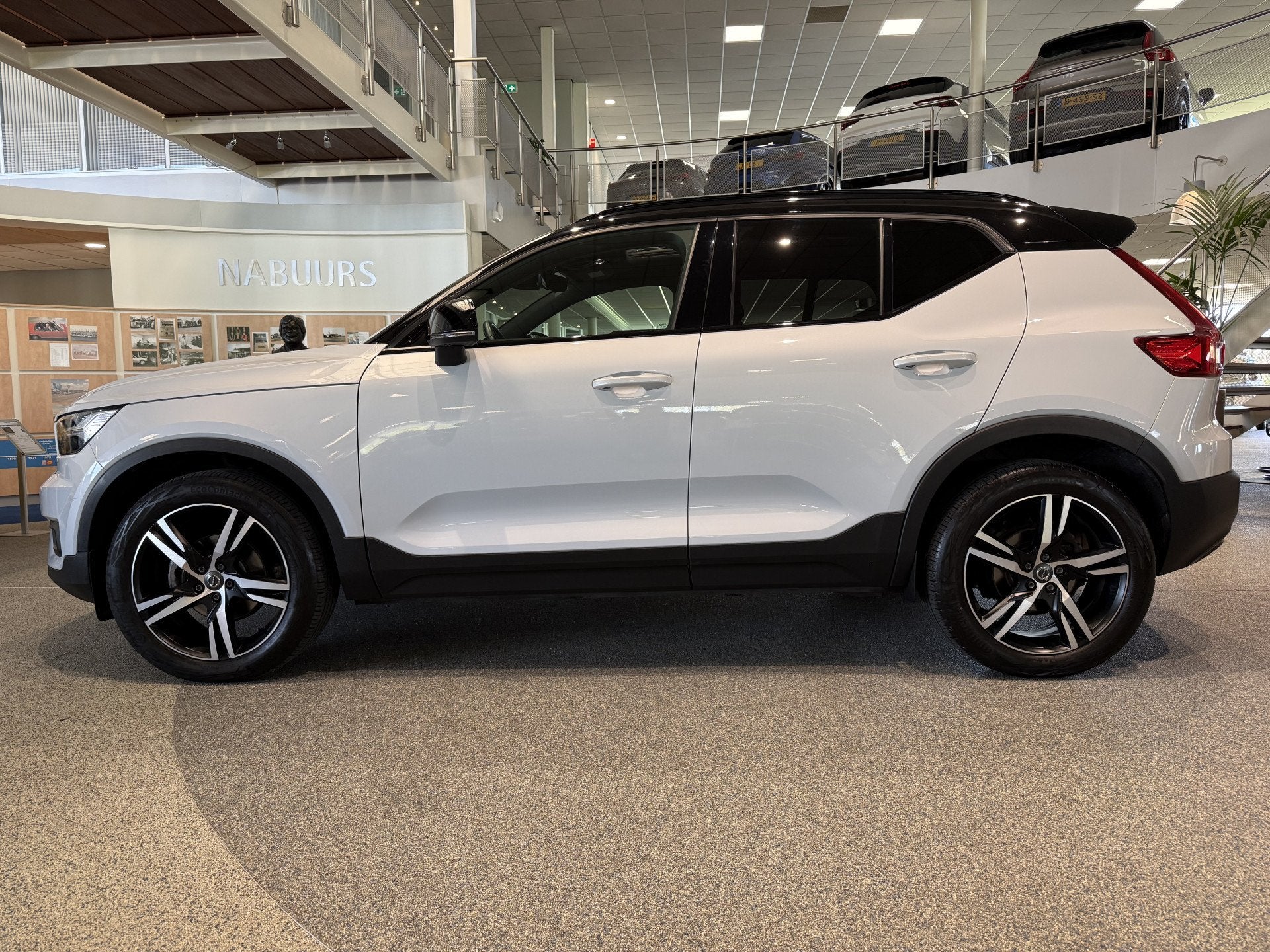 Volvo XC40 1.5 T3 R-Design, Pano, Leder, 360cam, Pilot Assis, Auto's, Volvo, 12 maanden, Gebruikt, Leder, Bedrijf