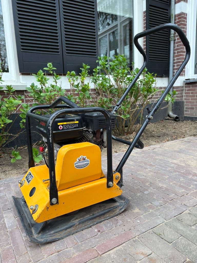 Zware trilplaat Lumag RP1100 voor 25,-/dag, Ophalen, Zo goed als nieuw