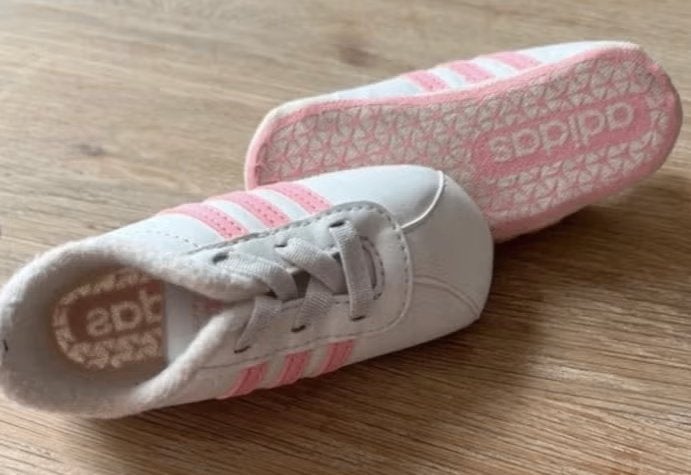 Adidas babyschoentjes wit met roze strepen - maat 18, Adidas, Schoentjes, Jongetje of Meisje, Ophalen of Verzenden
