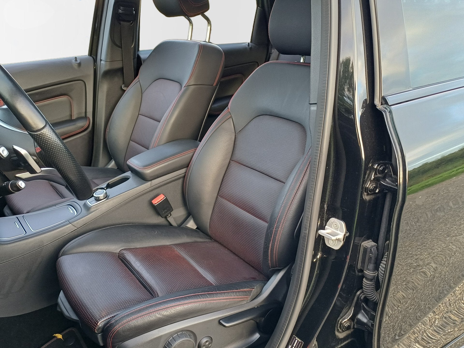 Mercedes-Benz B-Klasse 200 Prestige Pano/Leder/Trekh/NAP/Led, Auto's, 1325 kg, Gebruikt, Zwart, Bedrijf