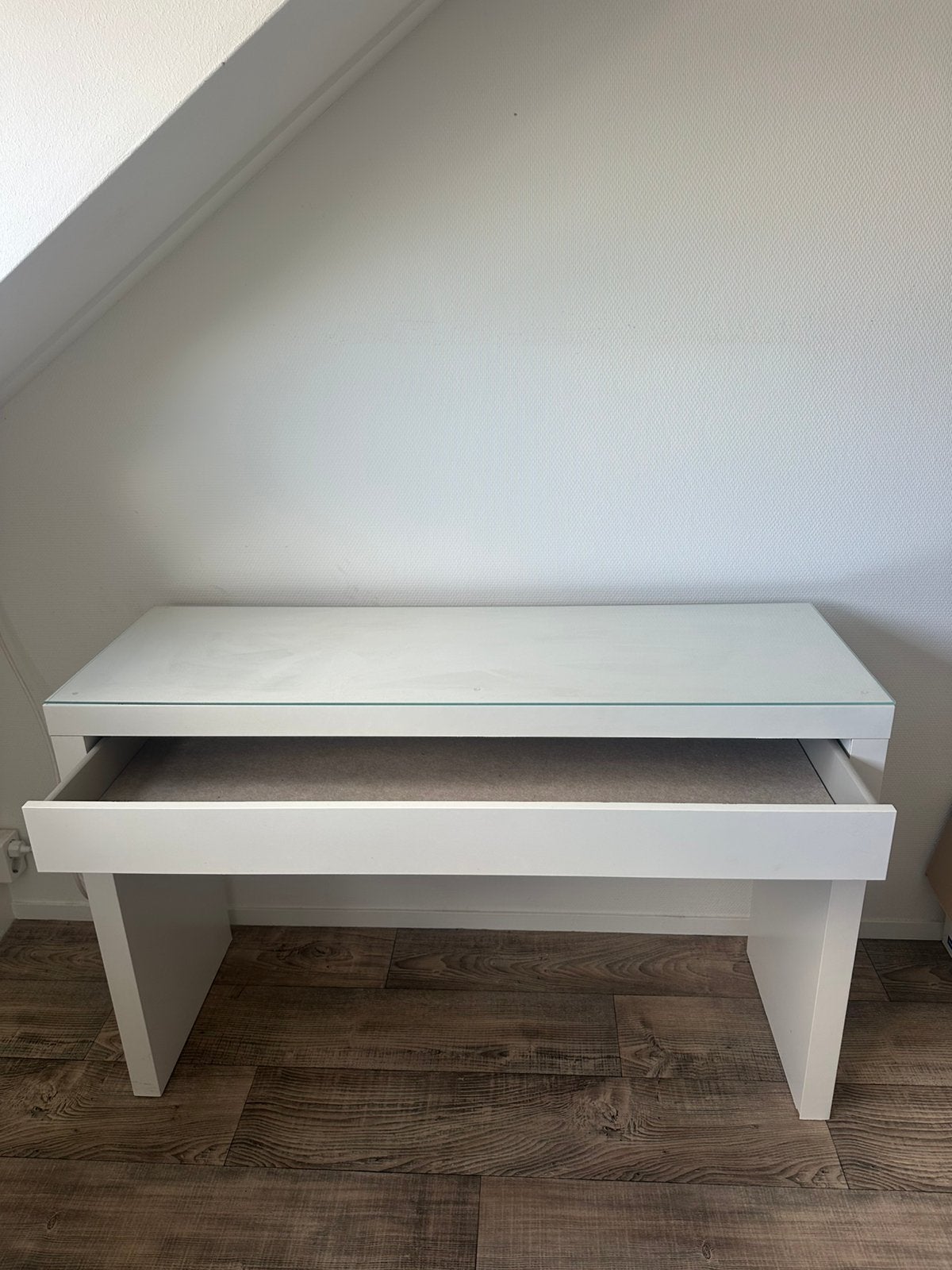 Bureau / make-up tafel ikea, Ophalen, Zo goed als nieuw
