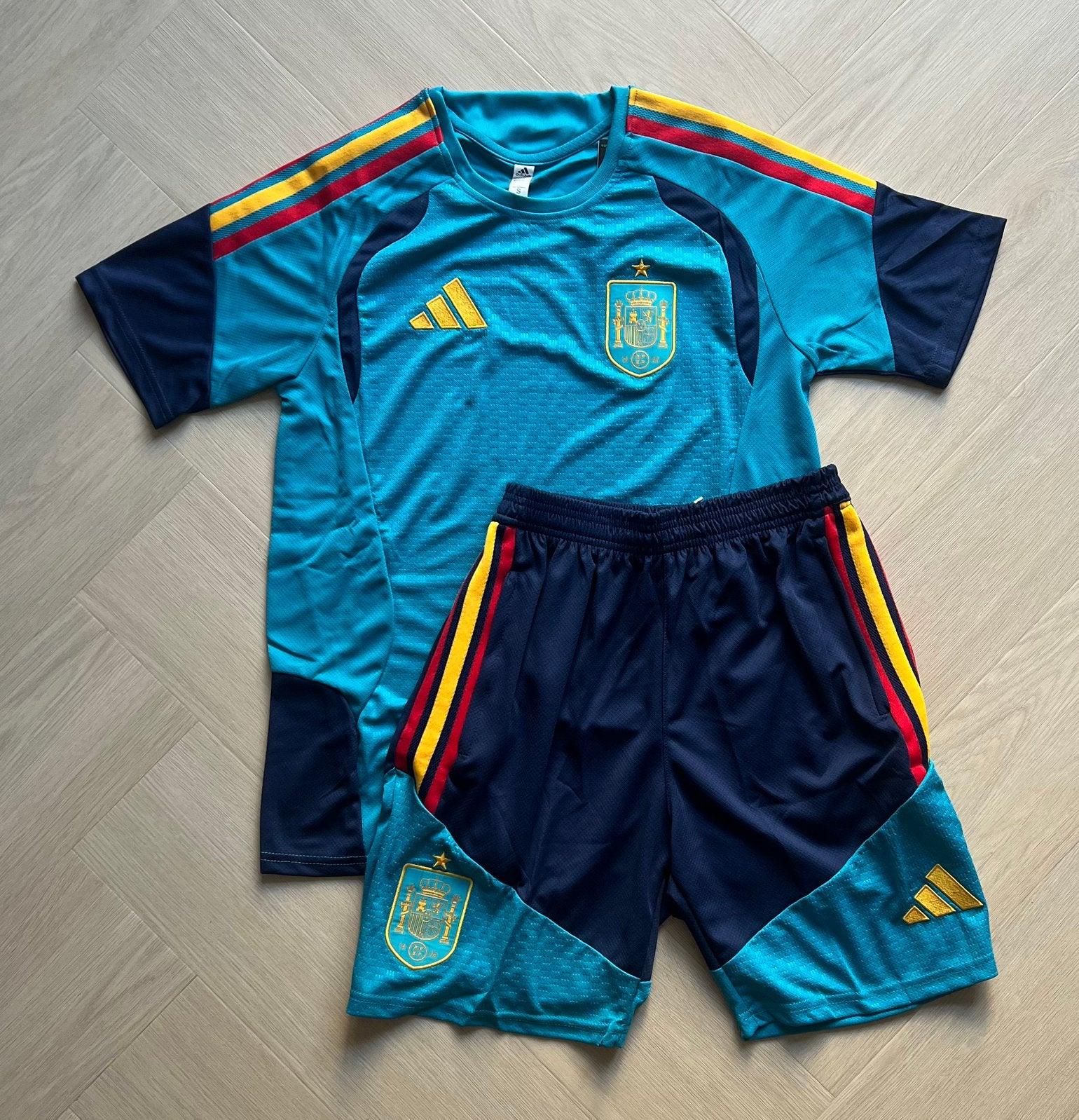 Spanje WK trainingstenue, Maat S, Verzenden, Nieuw, Set