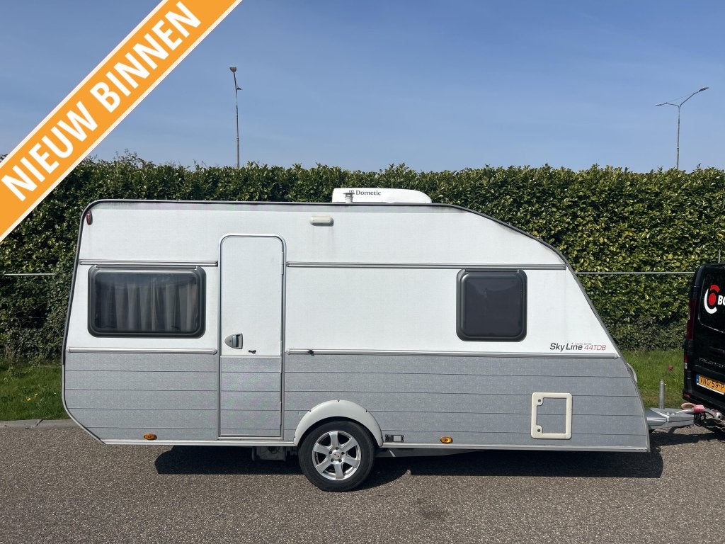 Kip Sky Line 44 TDB 2007 FRANS BED VLOERVERWARMING, Caravans en Kamperen, Caravans, Standaardzit, Kip, A.G. Bellstraat 4 7903 AD Hoogeveen
