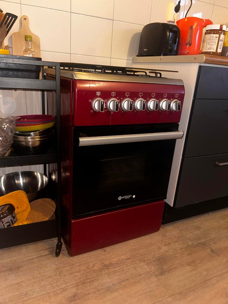 Wijnrood gasfornuis met oven Wiggo - mag weg t.e.a.b., Witgoed en Apparatuur, Fornuizen, Ophalen, Gebruikt, 4 kookzones, Gas