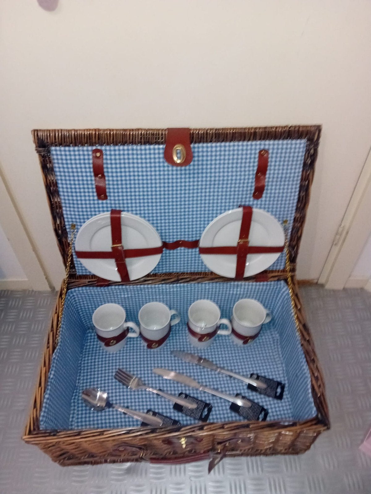 Nieuwe picknickmand voor 4 personen, Ophalen, Zo goed als nieuw, Zonder inhoud